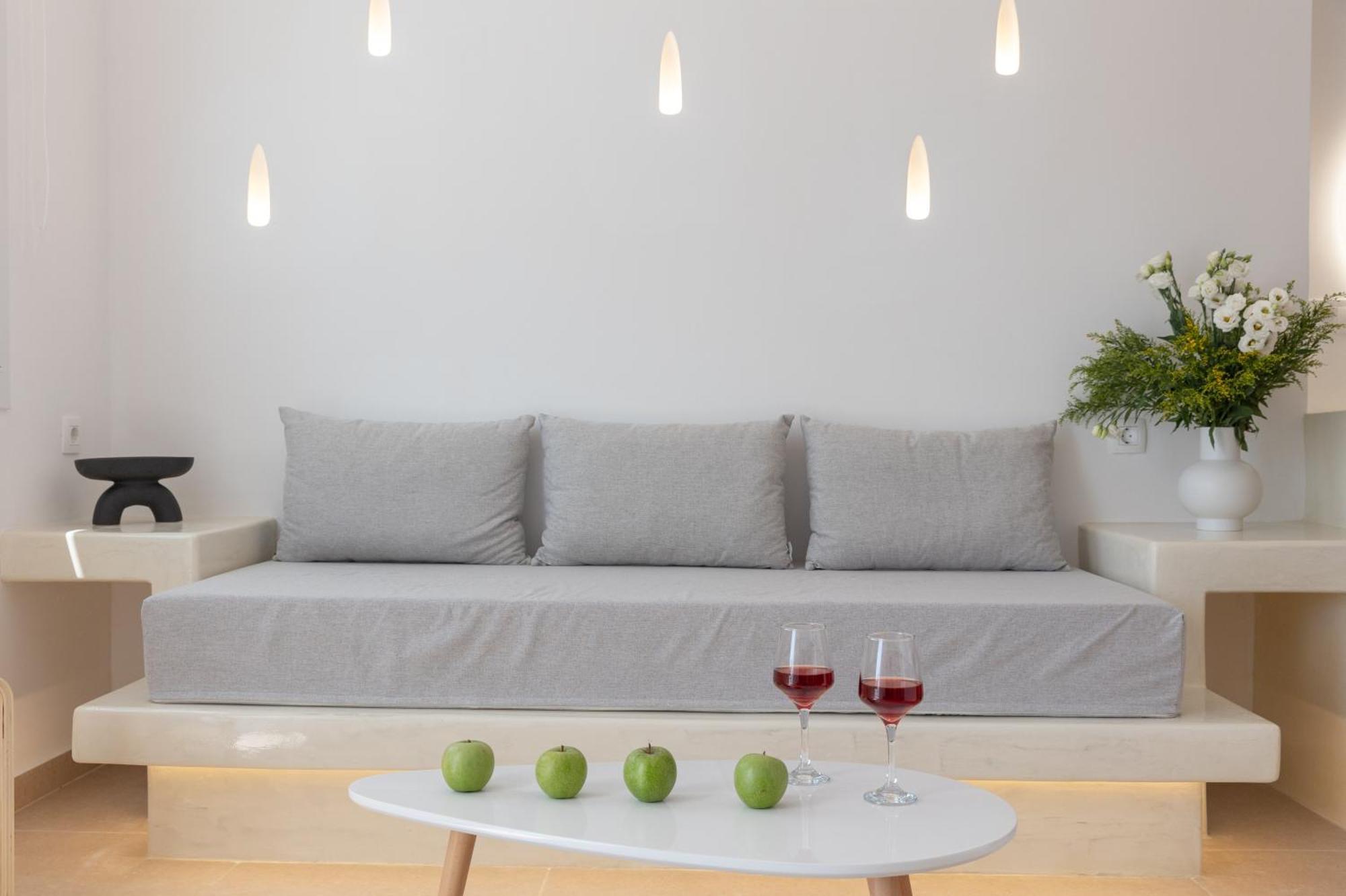 Theophrasti Suites Foinikiá 外观 照片