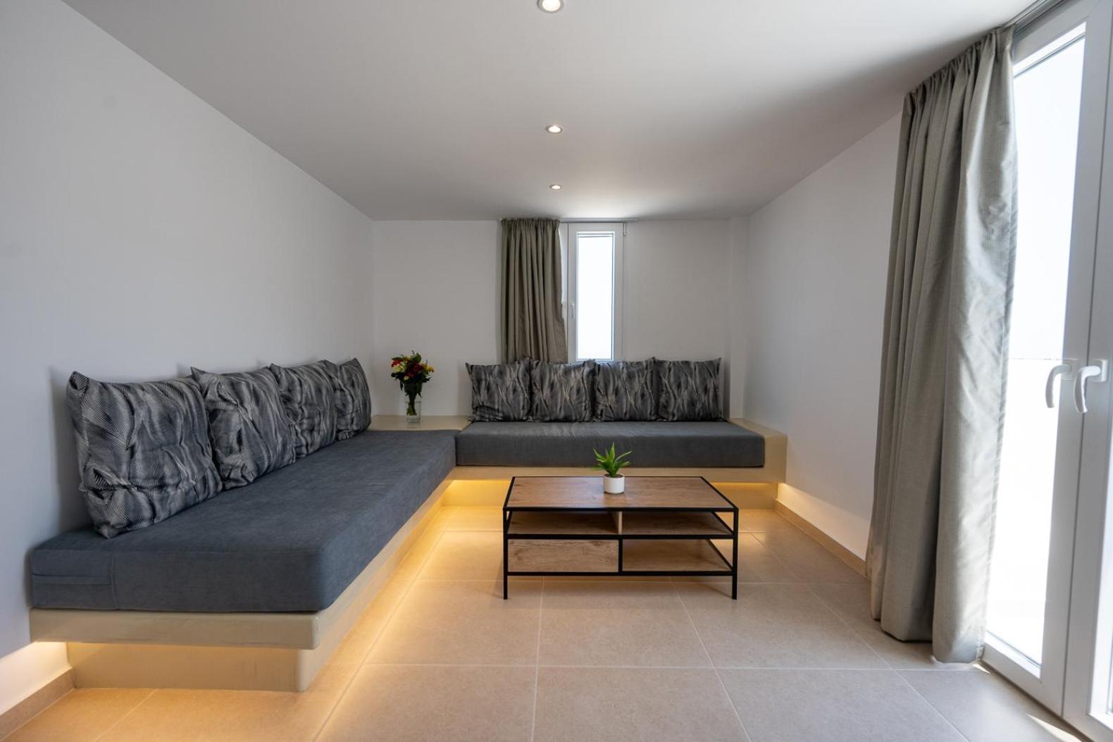 Theophrasti Suites Foinikiá 外观 照片